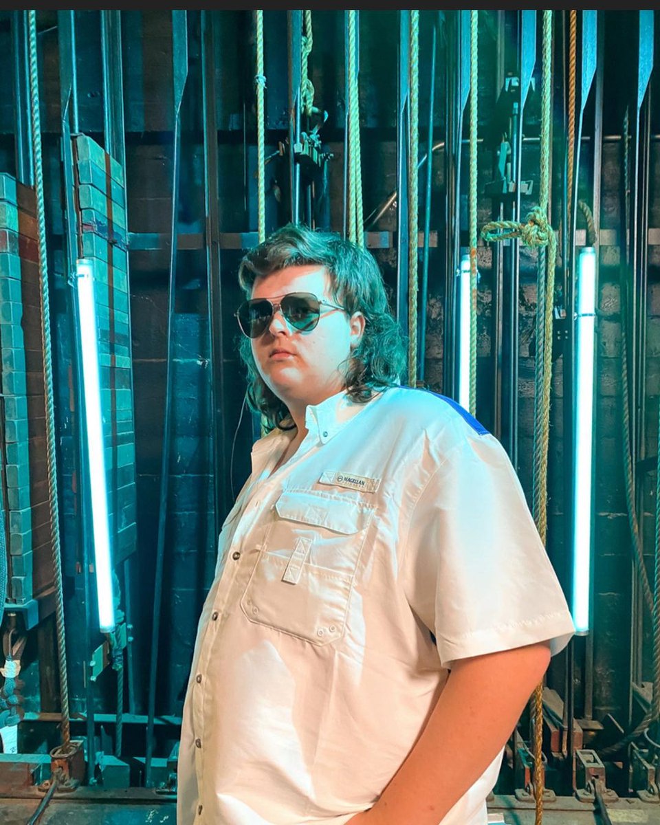 TreyFromTheFe's tweet photo. The Shades are on… Its getting serious. Tonight is the last night of #HollywoodWeek on @americanidol! Was my #Showstopper performance enough to keep me in the competition? Tune in tonight at 8/7c on ABC https://t.co/2bNi3MCnXu