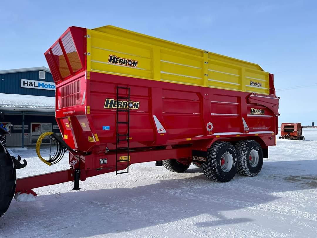 Fresh in stock, these Herron Engineering silage trailers won't stick around for long
#silage23 #cowchow #MbAg #WestCanAg