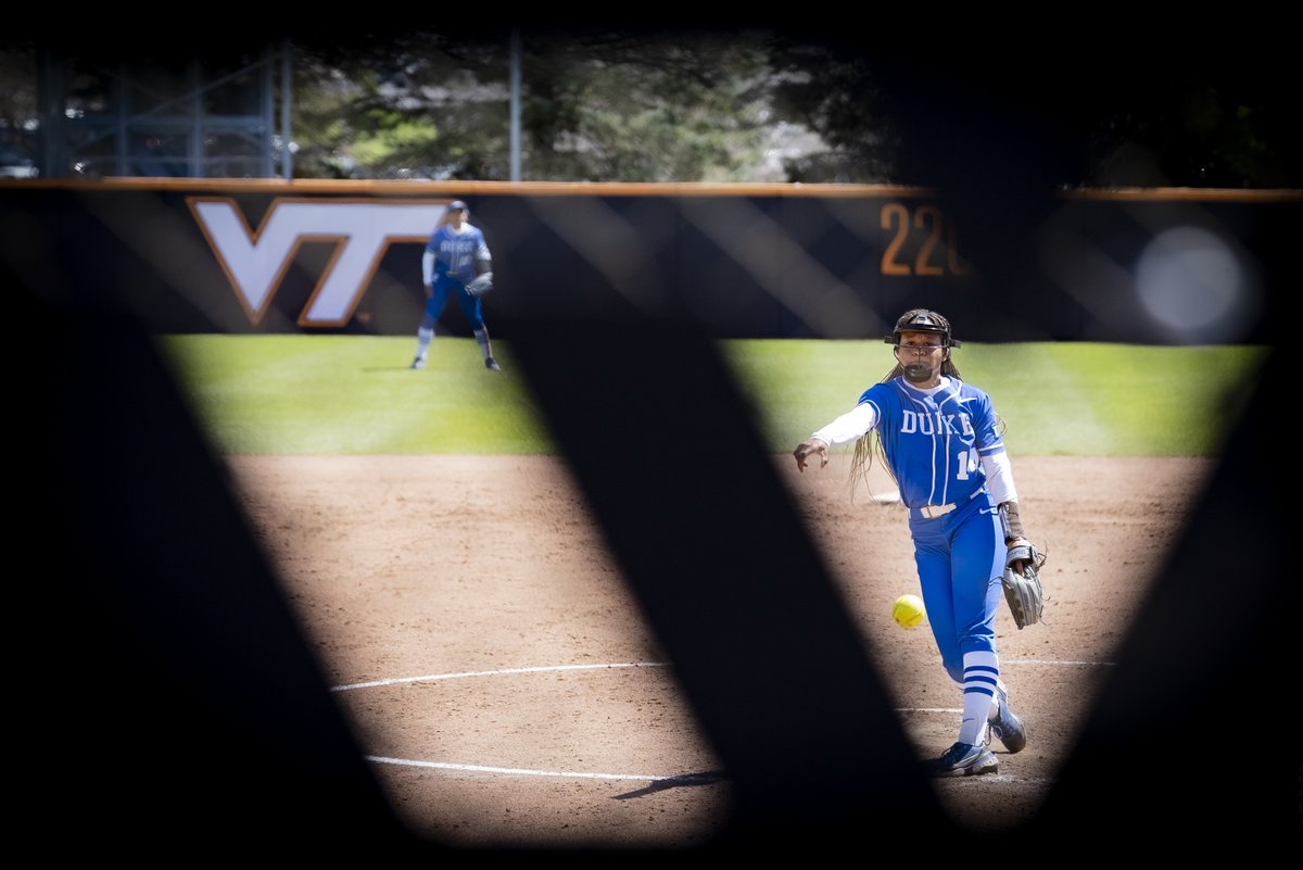 NCAASoftball's tweet image. Vote for the #NCAASoftball Photo of the Week 📸

1️⃣ @RedbirdsSB Close catch 😲
2️⃣ @DukeSOFTBALL In the circle ✨
3️⃣ @wsusoftball Sunset win 😎
4️⃣ @MaristSoftball Victory face 🏆