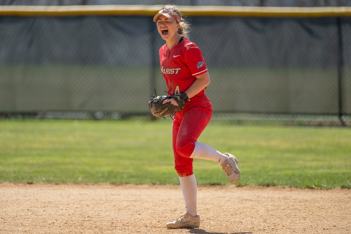 NCAASoftball's tweet image. Vote for the #NCAASoftball Photo of the Week 📸

1️⃣ @RedbirdsSB Close catch 😲
2️⃣ @DukeSOFTBALL In the circle ✨
3️⃣ @wsusoftball Sunset win 😎
4️⃣ @MaristSoftball Victory face 🏆