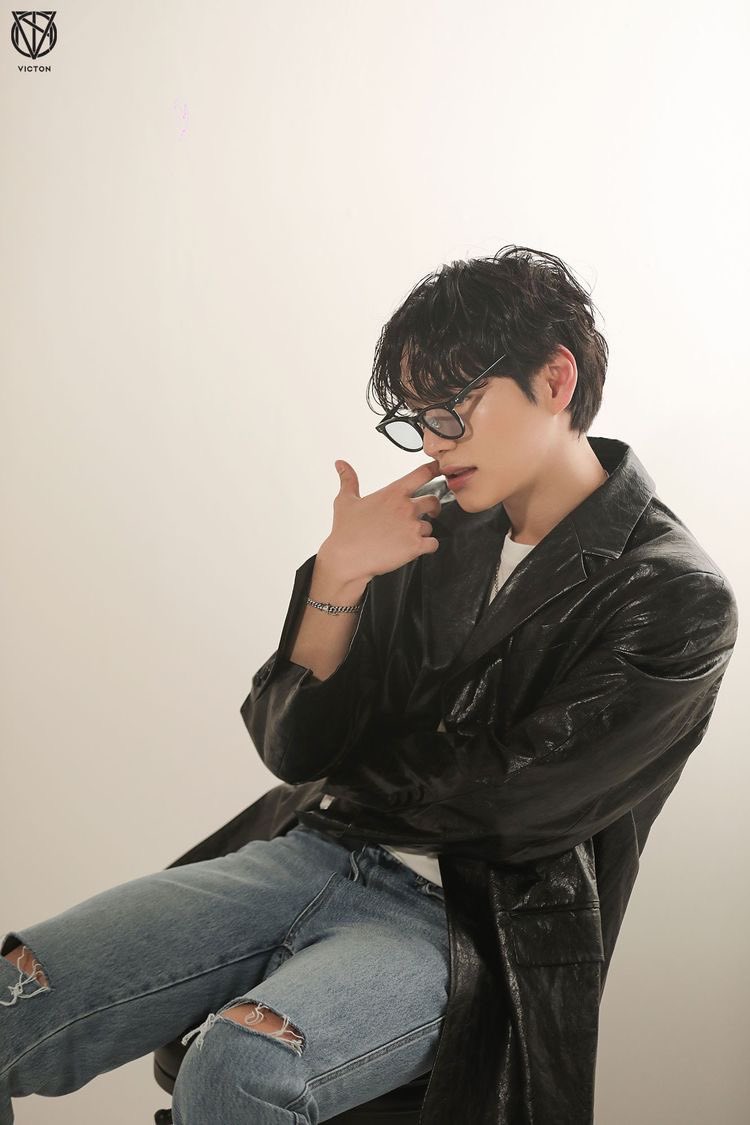 AlwaysNeedChan's tweet photo. 좋은 아침 v_@🖤

#허찬 #heochan #HEOCHAN https://t.co/GkQPTjydEe