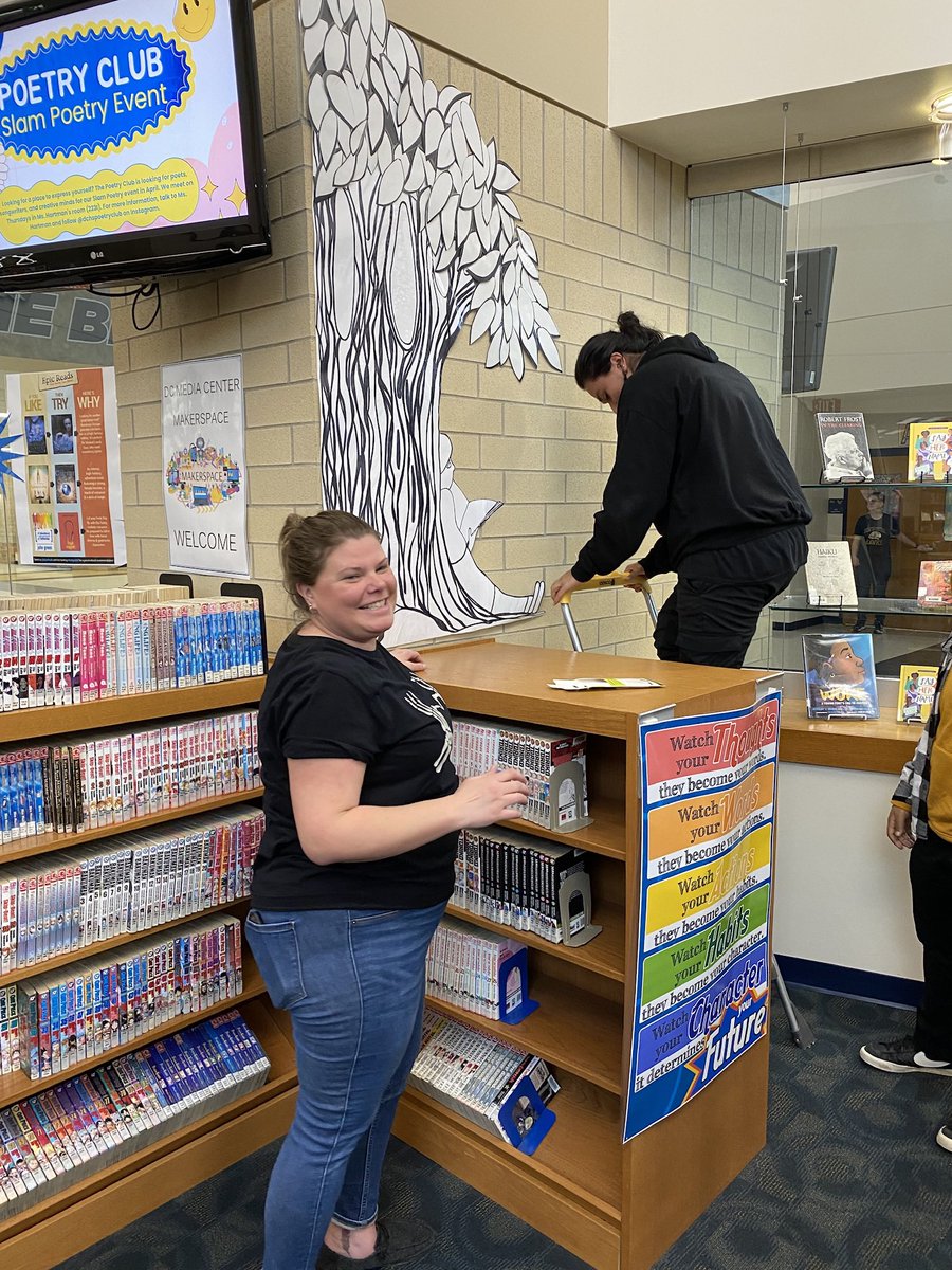 dmbeecher's tweet photo. Our #SchoolLibrary team is a creative rockstar! @DCHS_hawks @Sheena12T is such an asset to our program, students, and staff. #LibrarySnapshot #DecaturProud @AISLE_ILF https://t.co/MRe3dKNgtv
