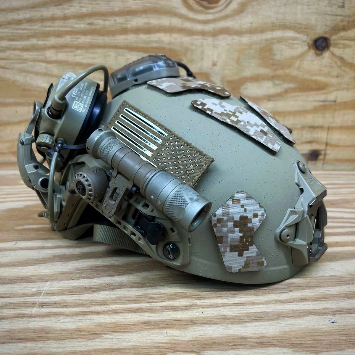 John_Wells_101's tweet image. AOR1 Helmet Fuzz Covers on the OpsCore SF Lid. @DynamicFuzz 
#opscore #helmetfuzzcovers #aor1