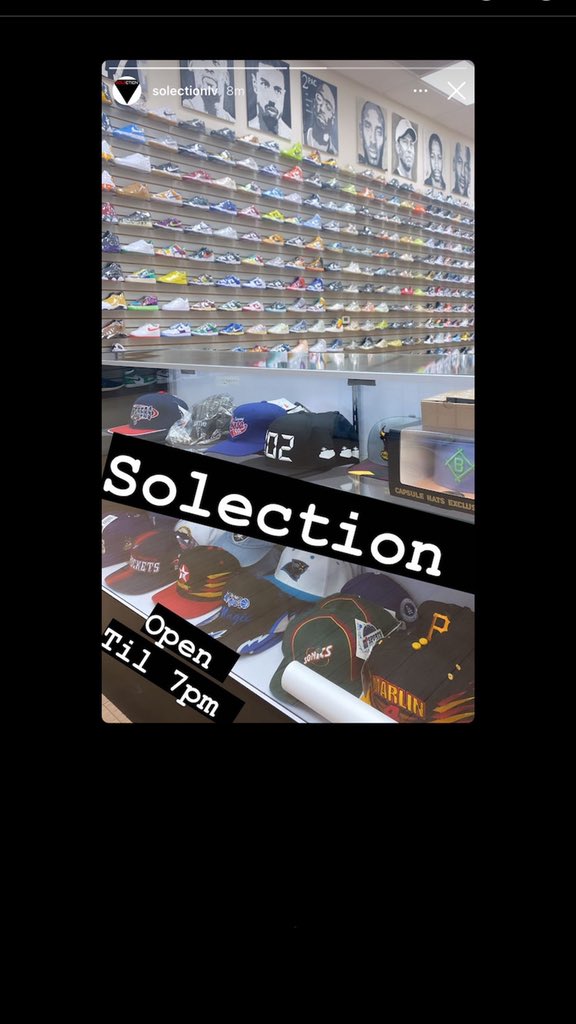 Go checkout my paintings available @solectionlv 

Solecation 
5120 S Decatur Blvd
Suite 103 
Las Vegas, NV 89118

#Kicks #Sneakers #Jordans #AirJordan #Yeezy #sneakercommunity #Dunks #SDDunks #SneakerReseller #HipHop #StreetArt #MikeTyson #Kobe #Nike #Adidas #KobeBryant