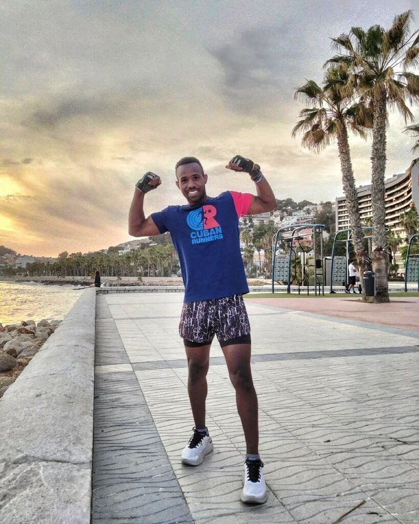 ¡Hola, #CubanRunners! 👋 Por acá comenzamos una nueva semana de entrenamientos con mucha energía y motivación. La misma motivación de @ariel4real_official, todo un ejemplo de perseverancia y dedicación, y que ahora desde Málaga lucha por sus objetivos… instagr.am/p/Cq3s7yuN3XQ/