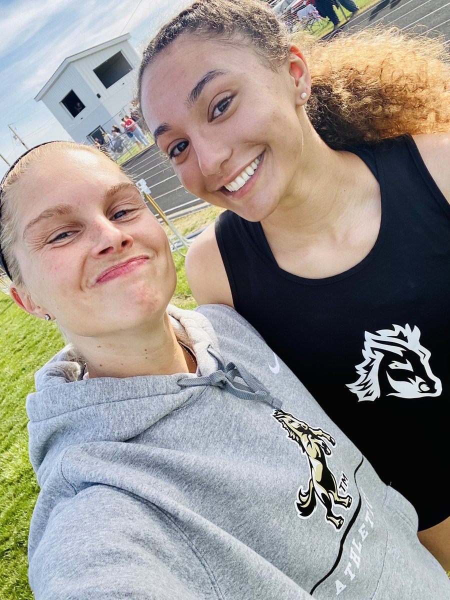 DHS_Broncos's tweet photo. 💥 BOOM! 💥
100M Record = BROKEN! Amarah McPhaul coming in at 12.70 #OUTwithOLD #INwithNEW #proud https://t.co/2v6DswUVa4