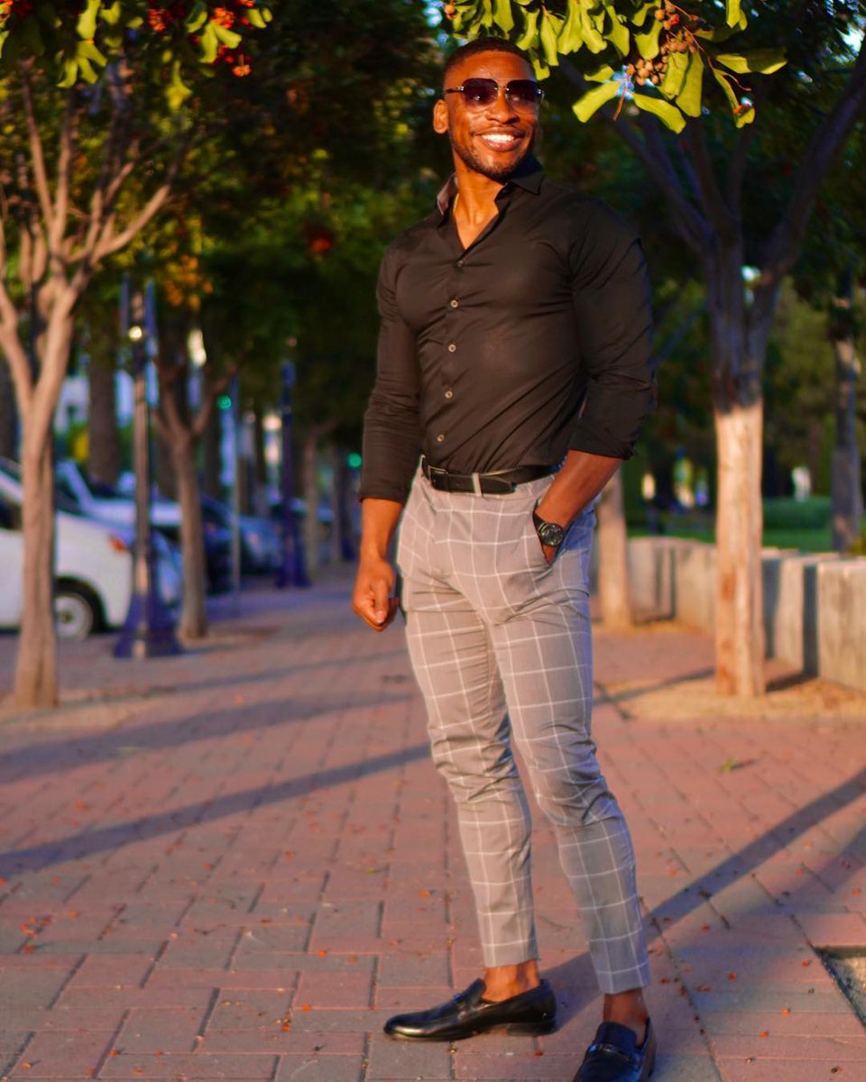 Kill them with success and bury them with a smile. .
📸@gregorybaul
.
.
.
#mensfashion #mensstyle #menswear #dapper #stylishmen #sunshineandsmiles #instafashion #instagram #fitness #fitandfly #shredded #colgate #colgatesmile #head2toemag #blackmenwithstyle #menwithclass