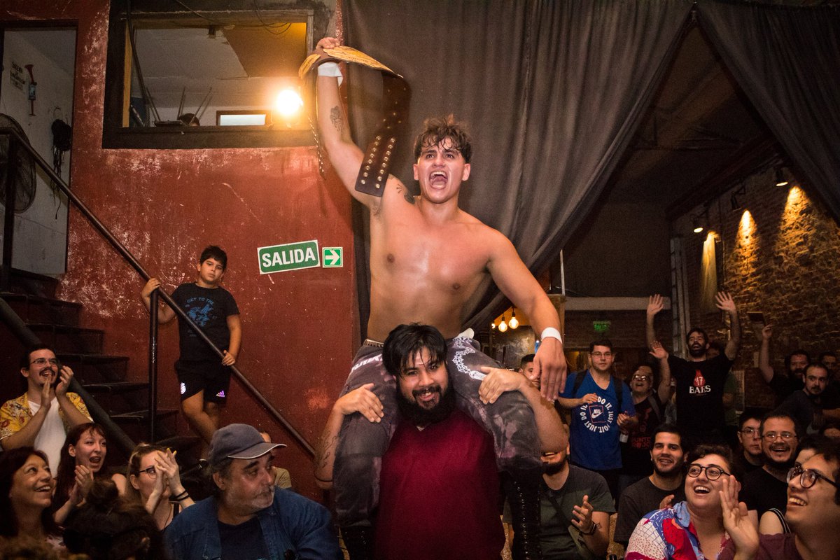 <a href="/maikol_wrestler/">Maikol Luchador</a> y Gint Giovanna se llevaron su primera victoria como equipo al ganarles a Némesis (<a href="/Gabriel_pw_/">Gabriel</a> y <a href="/Terry_PW/">Terry.B</a>). Luego de la lucha Gabriel atacó a su compañero y con esto Némesis dejó de existir.

📸: <a href="/tute_alvarez/">matias alvarez 🇦🇷⭐⭐⭐</a>.