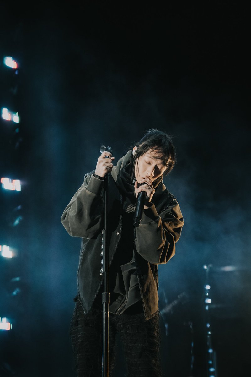ttaylornguyenn's tweet photo. Here’s some photos I took of @keshimusic :) 

Photos/edits by me.

#keshi #HELLANDBACKTour https://t.co/crSIteAbew