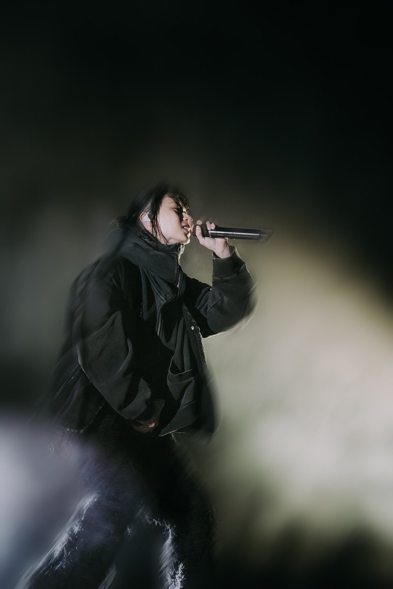ttaylornguyenn's tweet photo. Here’s some photos I took of @keshimusic :) 

Photos/edits by me.

#keshi #HELLANDBACKTour https://t.co/crSIteAbew