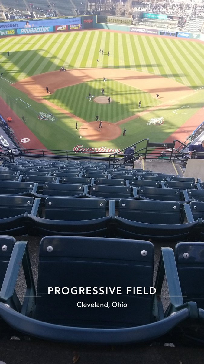 peaches_gray's tweet photo. I'm a @tigers fan, but more importantly one of baseball. Excited for the matchup of @Yankees at @CleGuardians tonight! https://t.co/Mb0UN5QTf1