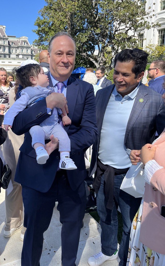 Auntie @VP and @SecondGentleman with baby Hodge. @RepJimmyGomez @themaryhodge 🐣🇺🇸 #EasterEggRoll