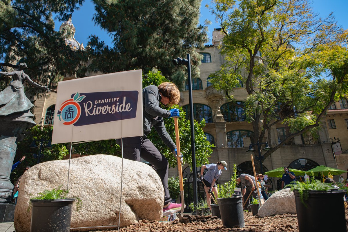 riversidecagov's tweet photo. Spring into action this #EarthMonth! Grab a shovel and join @MayorLockDawson at Collett Park (10950 Collett Ave.) for the #BeautifyRiverside community cleanup and tree planting event this Saturday, April 15. 

RSVP now to Philip Falcone at PFalcone@RiversideCA.gov. https://t.co/l2Uj0aFyOt