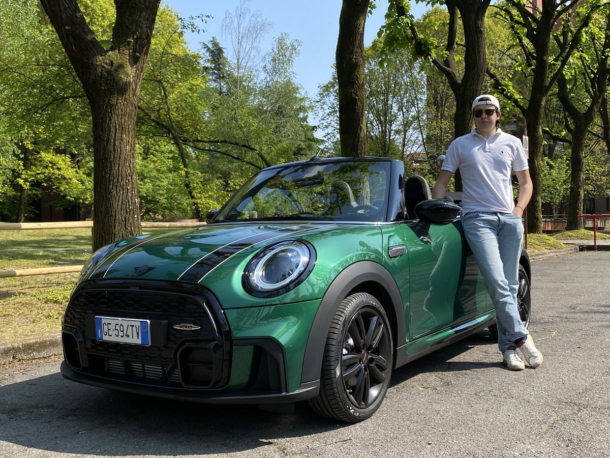 Jack_Manganini's tweet photo. Funamboleggio costantemente in quella sottile linea che divide il voler cambiare una macchina al giorno e il voler tenere la mia per tutta la vita. 
#miniaddict https://t.co/Okkv2N2RjI