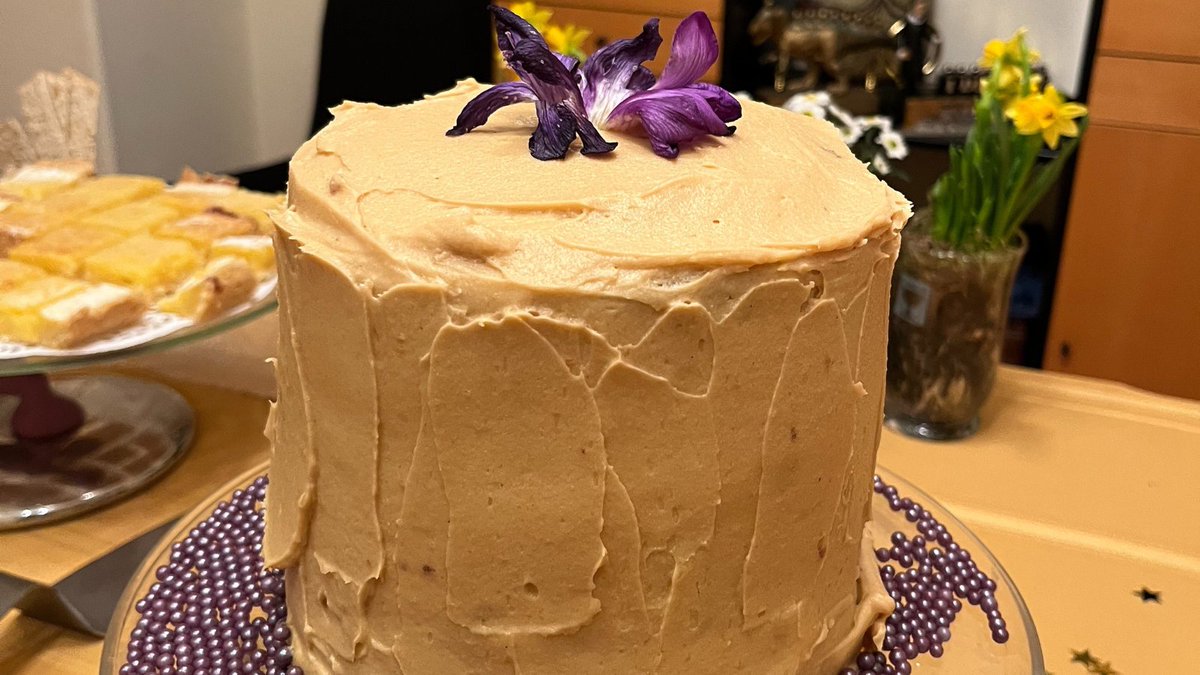 bakebackbetter's tweet photo. Check out this gorgeous Spice Cake!! And it tasted even better than it looks!
#CupcakesforaCause #CakeforaCause #FlourPower #BBBretreat https://t.co/uqZ7K35OOm