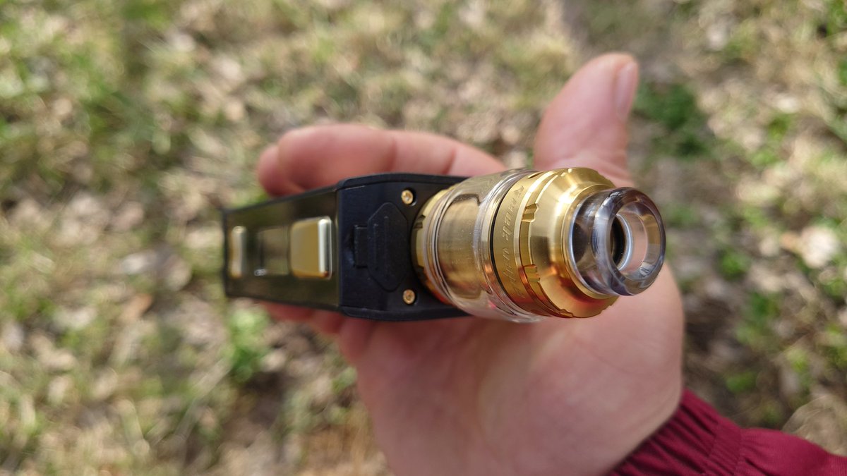 CebrjowHwScHCkj's tweet image. 皆さんおはよっチェ😆👍今日も宜しくご安全に🙇💦#aegislegend + #zeusx mesh #WildTip810 😋💦#VAPE #vape好きな人と繋がりたい #VAPE好きと繋がりたい #VAPE初心者 #Geekvape