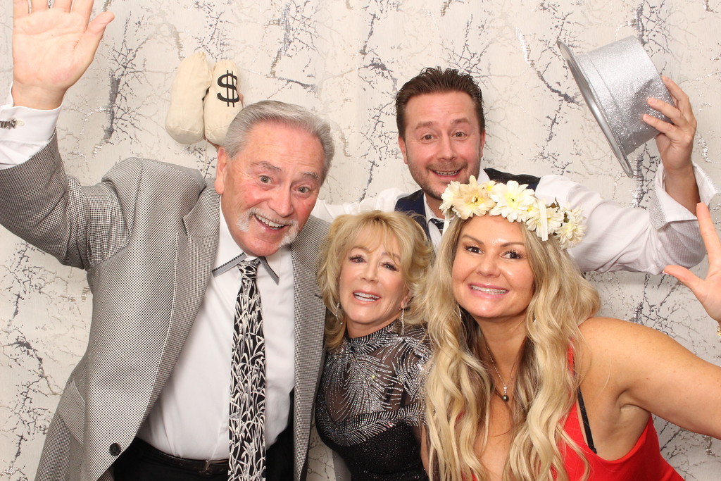 Happy Monday! How did your weekend go?
.
.
.
#giggleandriot #photobooth #sacramentophotobooth #photoboothfun