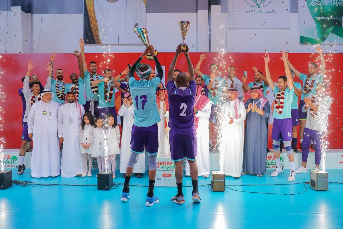ALAHLI_FC's tweet photo. #الاهلي دائماً .. معدنه ذهب 🏆🥇

#دوري_جاهز_للكرة_الطائرة 
#الاهلي_قرية_أولومبية https://t.co/WPZhd7jkwm