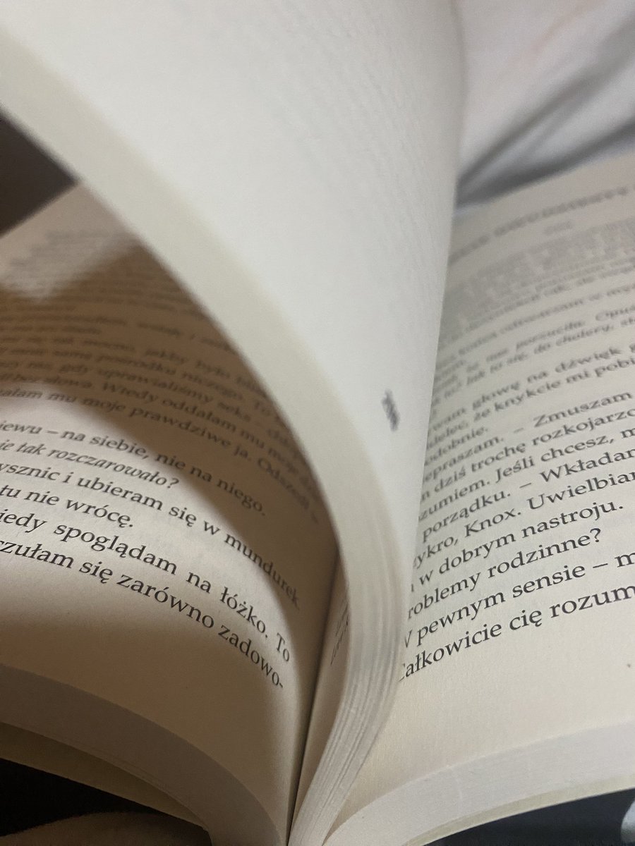 dropsysmutku's tweet photo. jeszcze tyle a ostatnie sto stron zostawię na rano #steelprincess https://t.co/LRjxnHho2r