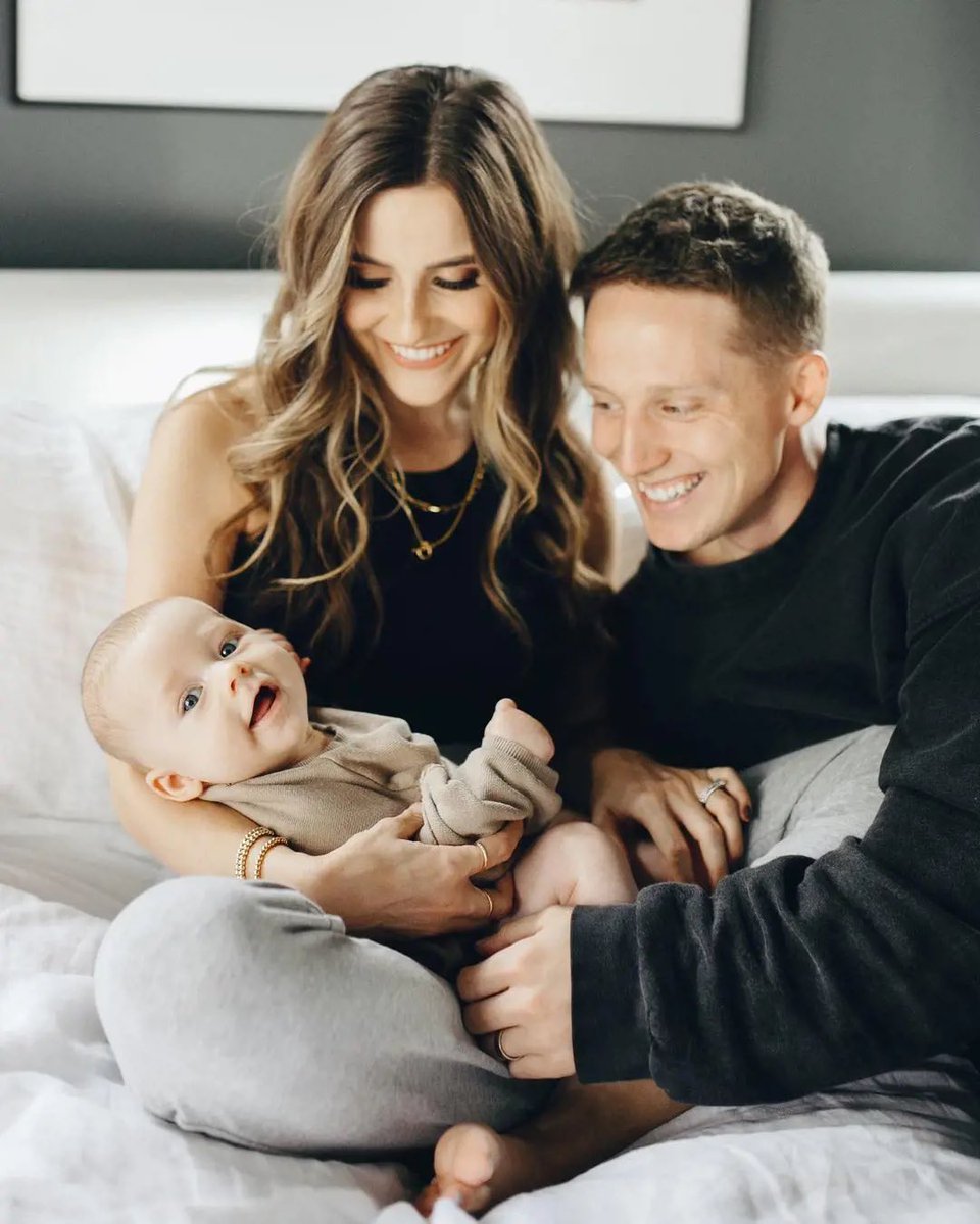 Shutte1919's tweet photo. The Search came out in May 2019. The Mixtape came out in March 2021. Beckham was born in August 2021. Nate is 4 years into marriage and not even 2 years into raising his 1st baby. We just learned Bridgette suffered some pretty substantial postpartum anxiety and depression from her 30 hr labor that ended in a c-section when Beckham was born. Nate also had to deal with someone claiming to have his baby. And some of y’all question his work ethic and are upset that he only came out with 13 songs. Nate and his family went through all of that and we still got a masterpiece. #NF @nfrealmusic @Bridge_FIT @NFRealDiscord