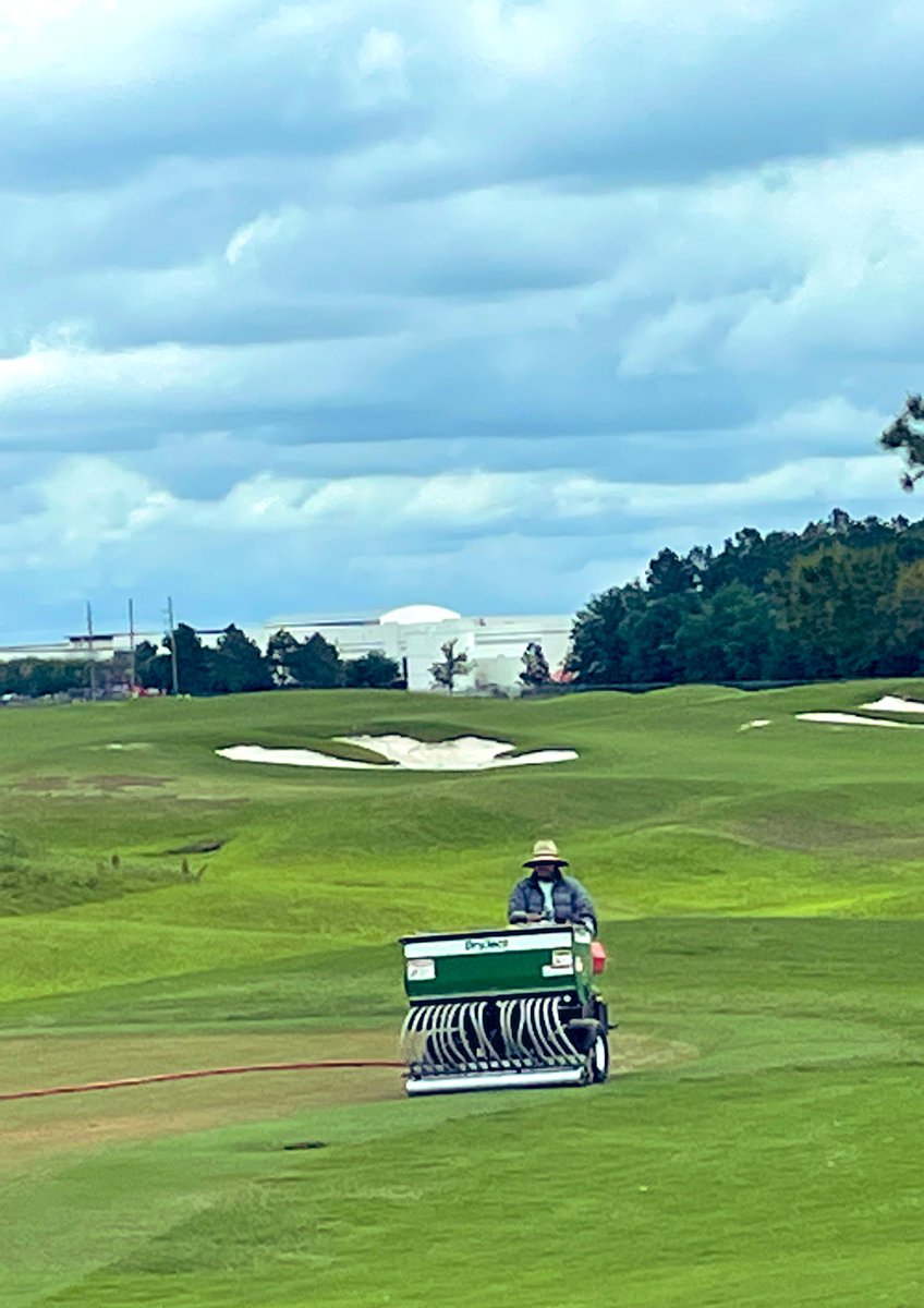 DryJectTexas's tweet photo. Nice, easy #DryJect Monday with Josh Brewer &amp; crew at Sterling CC. These fat @FloratineFoliar RZA channels show just what #DryJect can do. Custom depths put ur amendment/sand just where u need. https://t.co/NRgk1oxDfl