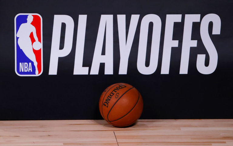 RitmoNba's tweet photo. ¿Estás empezando a ver NBA? ¿Escuchaste por ahí que empiezan los playoffs y quieres saber de qué se trata? ¿Cuáles son los equipos que juegan? Este hilo es para tí.

NBA Playoffs 101.

Si te gusta/te sirvió, nos ayudarías con un ❤ o un 🔁 https://t.co/yuQkXgBxcY