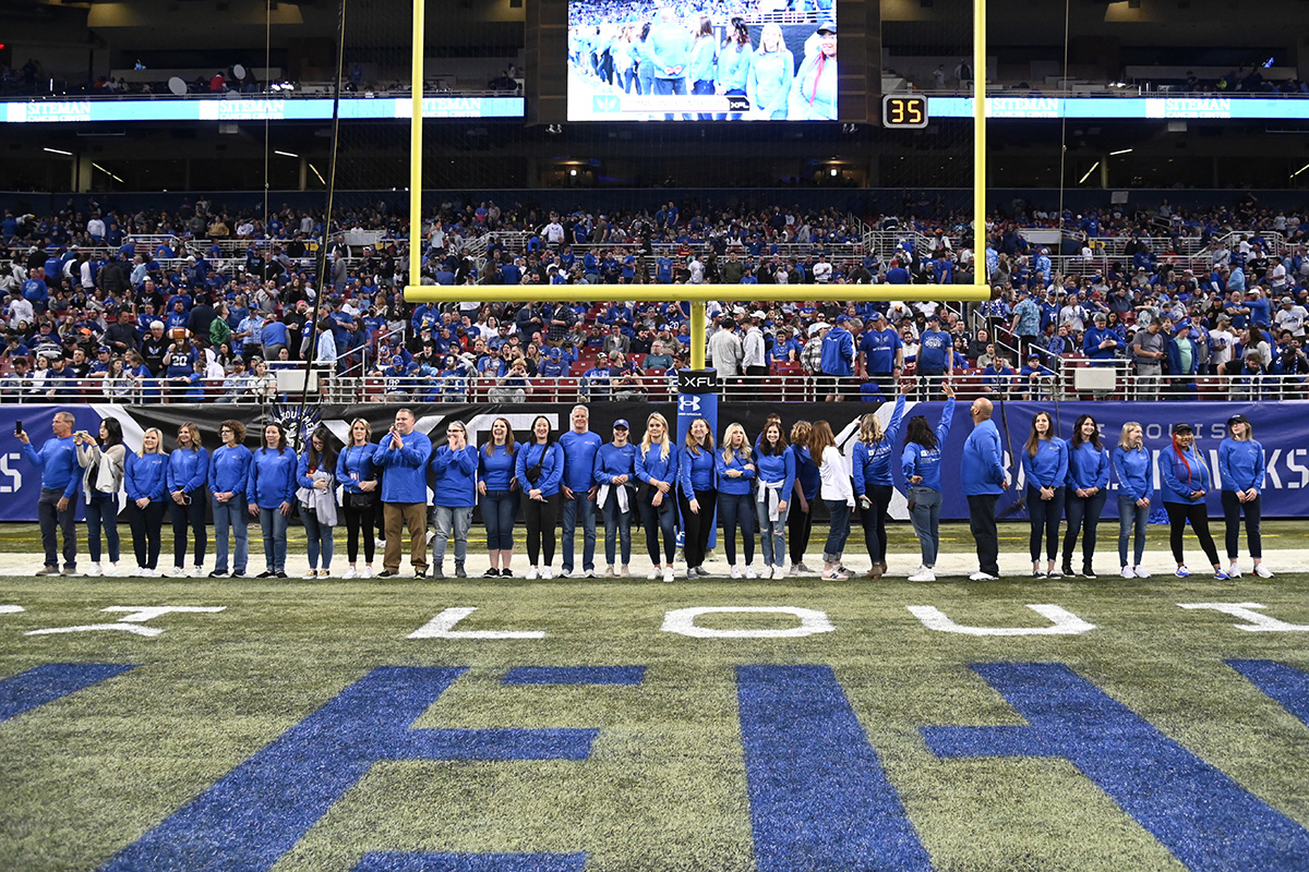 SitemanCenter's tweet photo. We were proud to partner with the @XFLBattlehawks to sponsor the only Cancer Awareness Game in the XFL, which was fitting because the Battlehawks also won the first OT game in XFL history! Thank you for the $2,500 donation and for a great day of cancer awareness! https://t.co/s4QRrd28ud