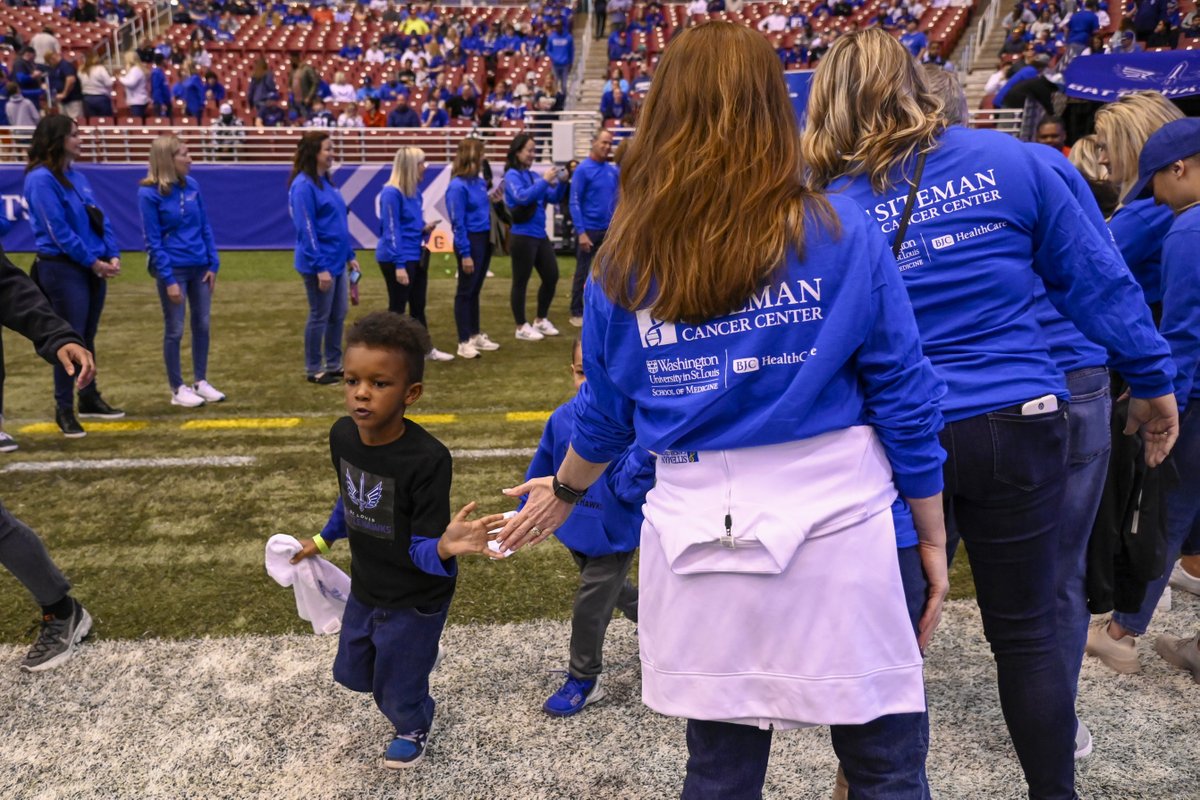 SitemanCenter's tweet photo. We were proud to partner with the @XFLBattlehawks to sponsor the only Cancer Awareness Game in the XFL, which was fitting because the Battlehawks also won the first OT game in XFL history! Thank you for the $2,500 donation and for a great day of cancer awareness! https://t.co/s4QRrd28ud