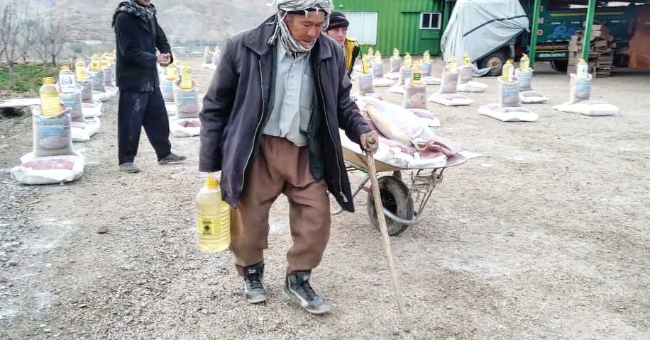 bayatfoundation's tweet photo. Bayat Foundation Ramadan Distributions continued in Bamiyan Province. Rice, flour, and oil were distributed to 120 families. https://t.co/ZJyYyBeJ7h