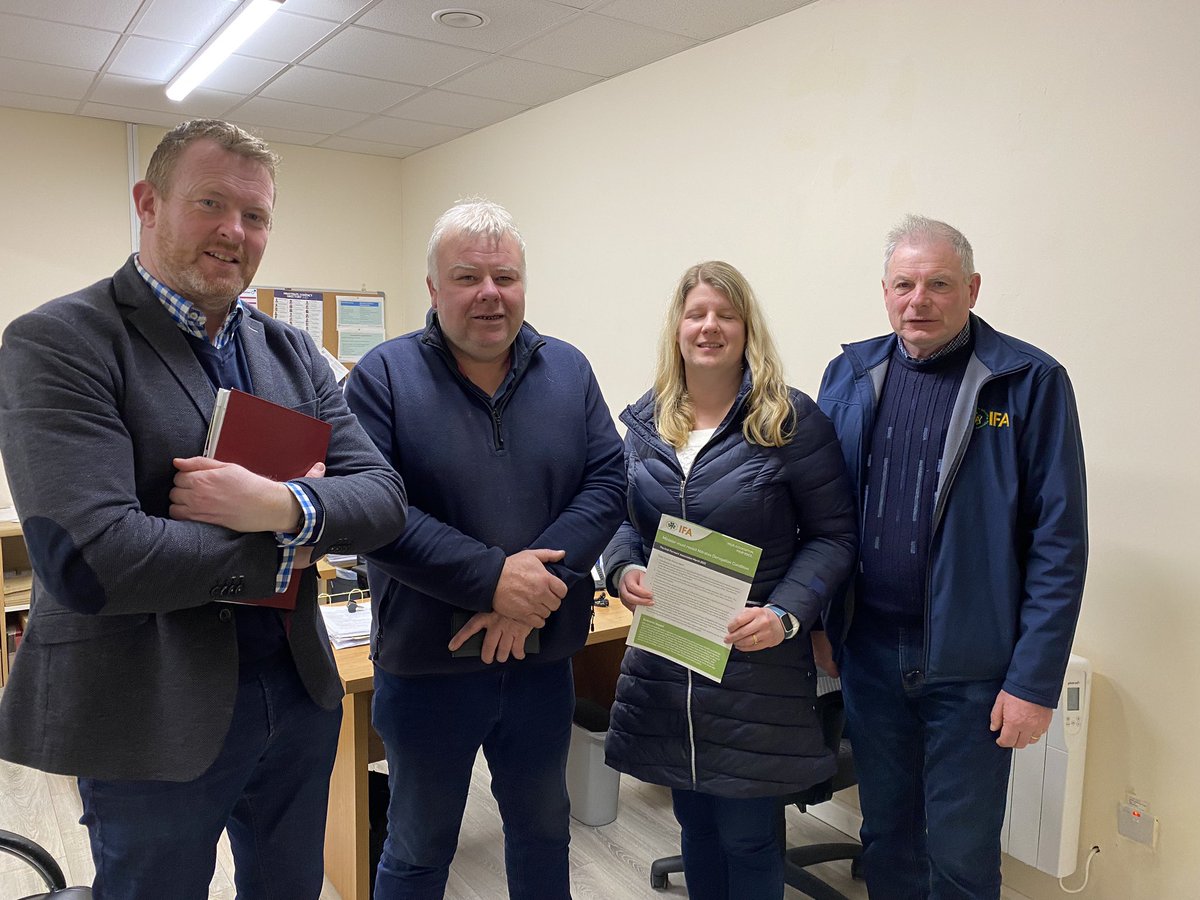 Roscommon @IFAmedia Chairman Pat Leonard and Dairy Rep @miriamgunn met with @MichaelFitzmau1 to discuss  nitrogen Derogation and EPA interim water report. Full and frank discussion on a number of Agri related topics both nationally and regionally. Thanks Michael for your time