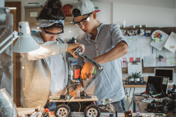 "It doesn’t matter if you are working with five-year-olds or eighteen-year-olds. PBL requires an action plan."
How the Heck Do You Manage a Project-Based Class?
via <a href="/ajjuliani/">AJ Juliani</a> 
ajjuliani.com/blog/heck-mana…