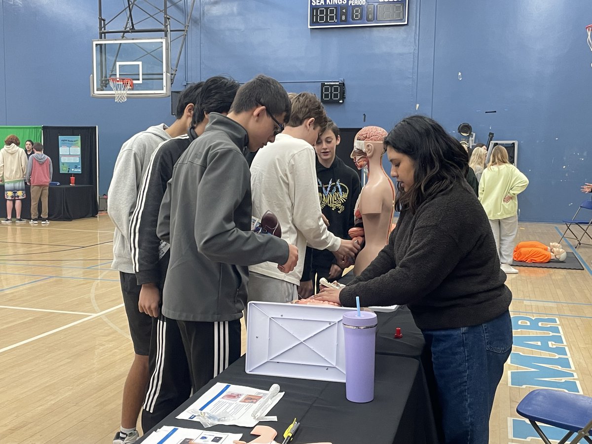 VitalLink_CA's tweet photo. Thank you, Corona Del Mar Middle School, for allowing our team to visit and talk with your students! It was a terrific day demonstrating to them all the possible career paths that are open to them.🎓

#vitallink #coronadelmarmiddleschool #students #CTE #education #nonprofit
6d https://t.co/GXxhQ8ezNx