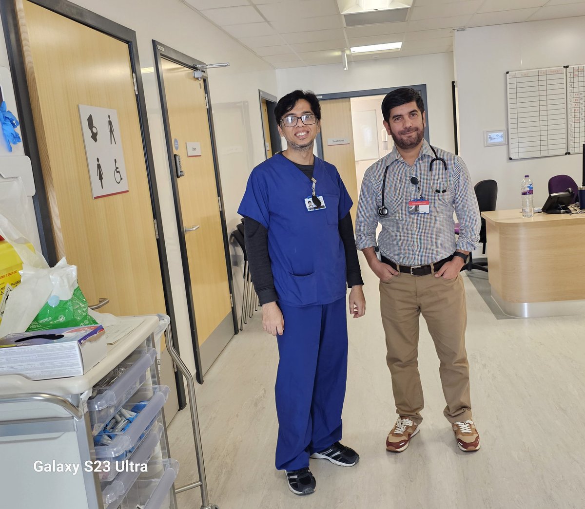 abdulazizaqa's tweet image. Weekend in our brand new SDEC.
You can smell the fragrance of the new building 😁 
Thank you my wonderful colleagues; @mujeebmakki, Sayed Bukhari and Henry for the wonderful support.