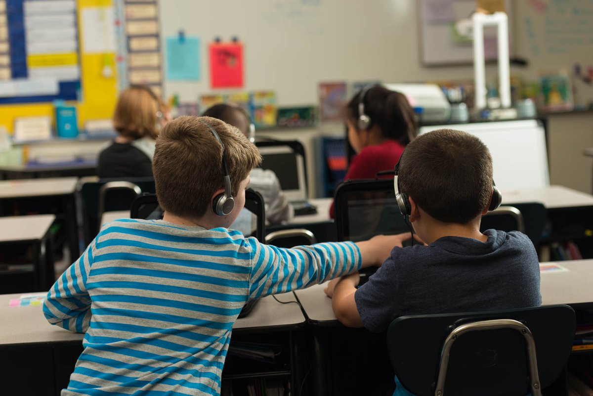 KASMOM24's tweet photo. What makes lessons easier to hear, classrooms quieter &amp; helps students focus? 🤔If you guessed headphones, you are correct! 🤩Quality headphones are a must-have. Please help Ms. Lewis's kids! #Equity #DonorsChoose @YNB @wkamaubell @bader_diedrich    ➡️https://t.co/TeepDr5OLa https://t.co/1ix1DKDpjC