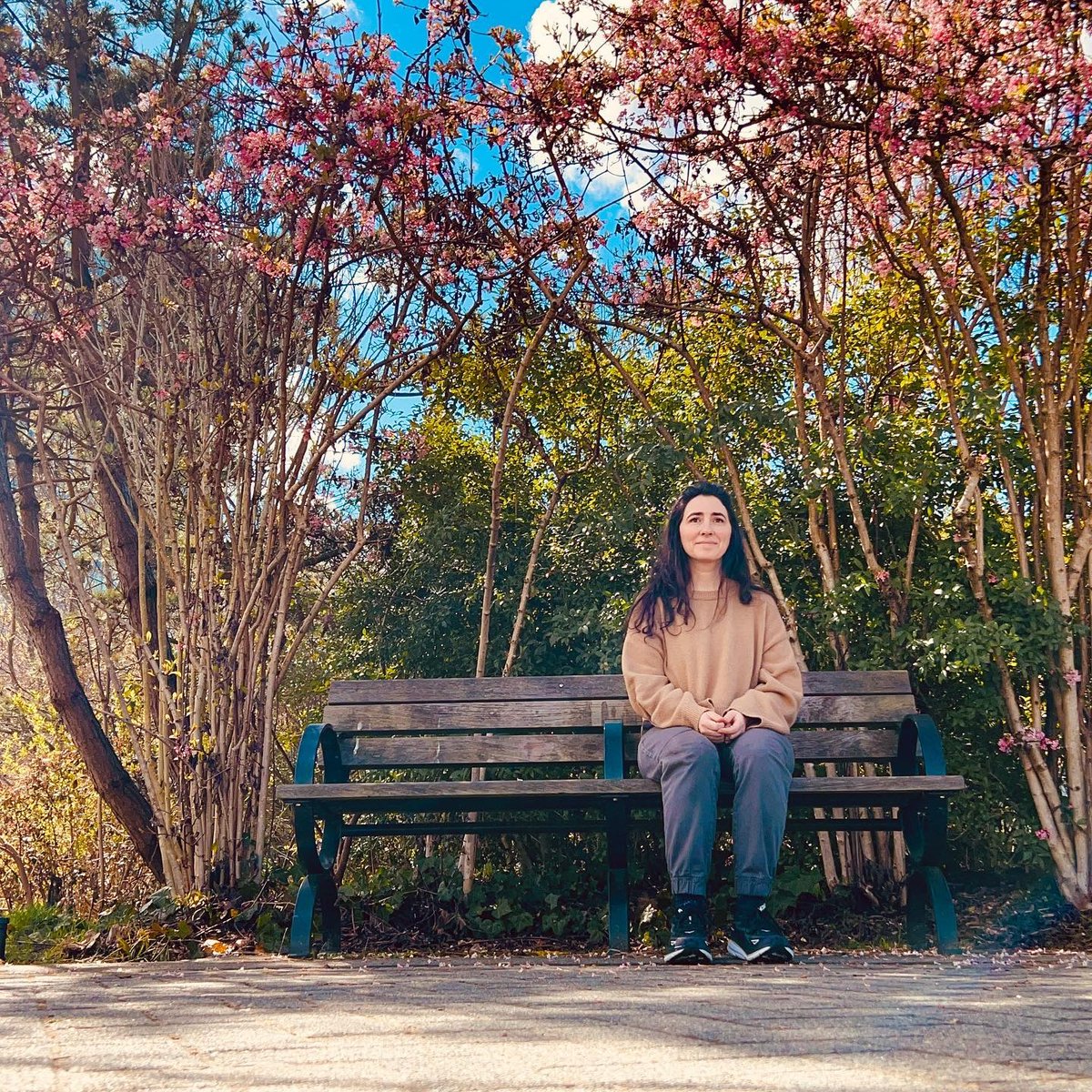 Sharing #📷 from @rosalynthebow! 
A teensy slice of a whirlwind couple for days in #Vancouver for the #canadianfolkmusicawards 
1. With the sweetest amandarheaume 
2. diggingroots rocking the folks
3. angelique.francis_music with the crowd in their feet
4. Self portrait