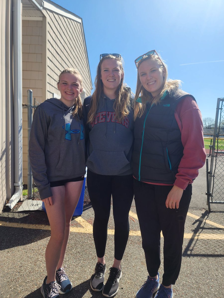 Honored to have some of Somerville's finest alumni help out in the throws department while little sis runs circles around us! Special thanks to Bridget Douglas for coming out and giving a JAV Sesh. And I'm always thankful for Meghan Douglas and her help in the circle! Go Ville!