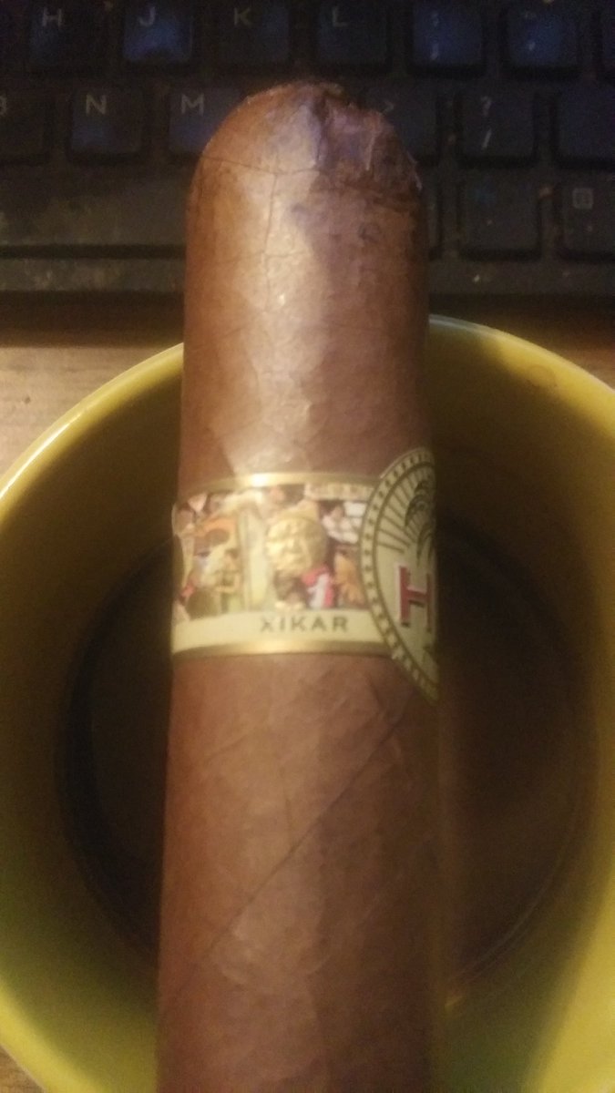 mobarbq's tweet photo. Side panel of Cigar band from that last cigar. #havanacollection #cigars #xikar #cigarbandcollector https://t.co/NcCB8a0Eh5