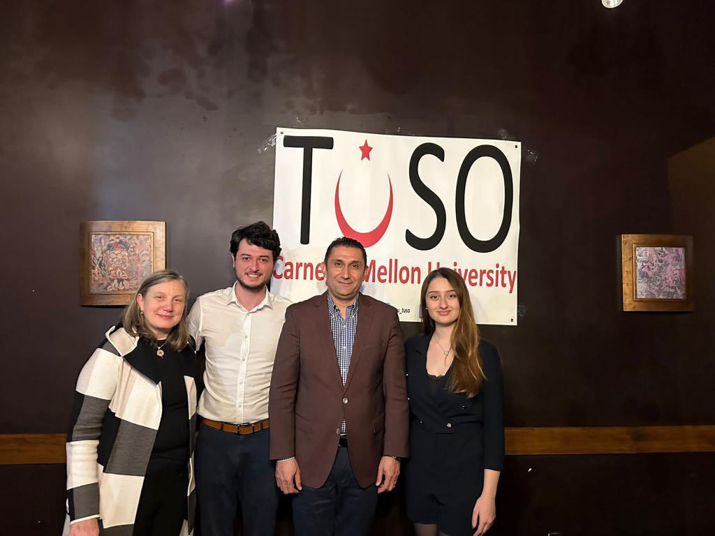 TC_NewYorkBK's tweet photo. Carnegie Mellon ��niversitesi Türk Öğrenci Derneği tarafından düzenlenen İftar programında öğrenci ve akademisyenlerimizle bir araya geldik. 

@cmu_tuso eşbaşkanları Çağrı Erbağcı ve Ece Günay ile dernek üyesi öğrencilerimize misafirperverlikleri için teşekkür ederiz. https://t.co/7Fws6mXRZS