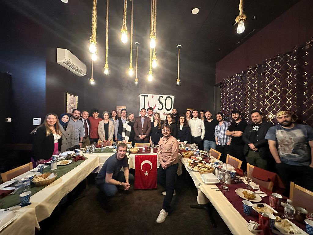 TC_NewYorkBK's tweet photo. Carnegie Mellon ��niversitesi Türk Öğrenci Derneği tarafından düzenlenen İftar programında öğrenci ve akademisyenlerimizle bir araya geldik. 

@cmu_tuso eşbaşkanları Çağrı Erbağcı ve Ece Günay ile dernek üyesi öğrencilerimize misafirperverlikleri için teşekkür ederiz. https://t.co/7Fws6mXRZS