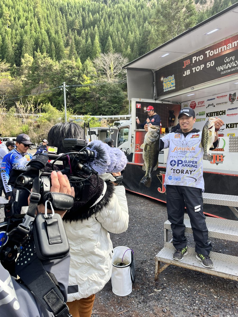 legare_design's tweet photo. JBTOP50七色ダム戦２日目の61cmの4キロ越えのモンスターバス♪
総合12位でした。
応援していただきありがとうございました！
次戦も頑張ります！
#JBTOP50 #七色ダム60バス #七色ダム https://t.co/x5WzYpT233