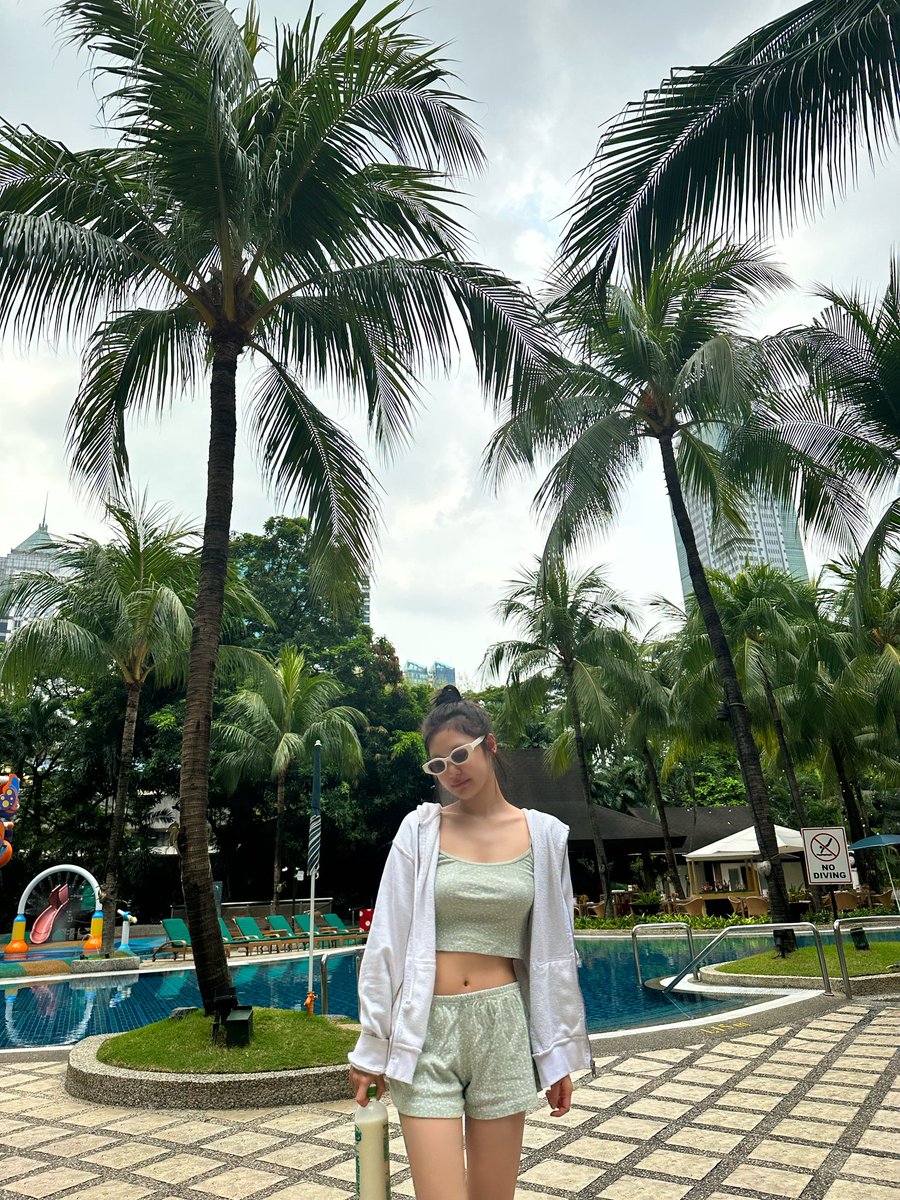 siriuslywin's tweet photo. Ningning bbl update

"Good morning Manila
I think it's going to be hot again... What do you think
Oh my god
In the water
I think the coconut milk is delicious🐥🫣
Sorry i can't swim
I'm not wearing any make up…^^I may not look goodㅋㅋㅋ"

Ningie bunso good morning 💜💜💜 https://t.co/tCcUONbNEh
