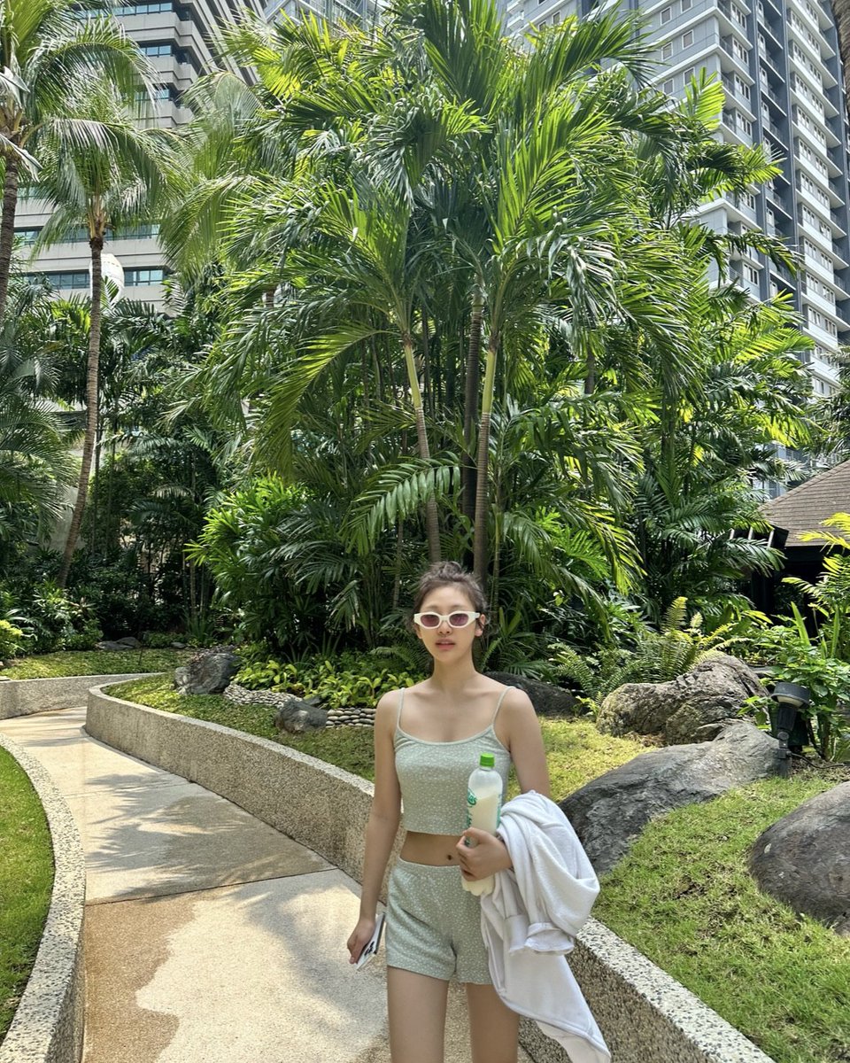 siriuslywin's tweet photo. Ningning bbl update

"Good morning Manila
I think it's going to be hot again... What do you think
Oh my god
In the water
I think the coconut milk is delicious🐥🫣
Sorry i can't swim
I'm not wearing any make up…^^I may not look goodㅋㅋㅋ"

Ningie bunso good morning 💜💜💜 https://t.co/tCcUONbNEh