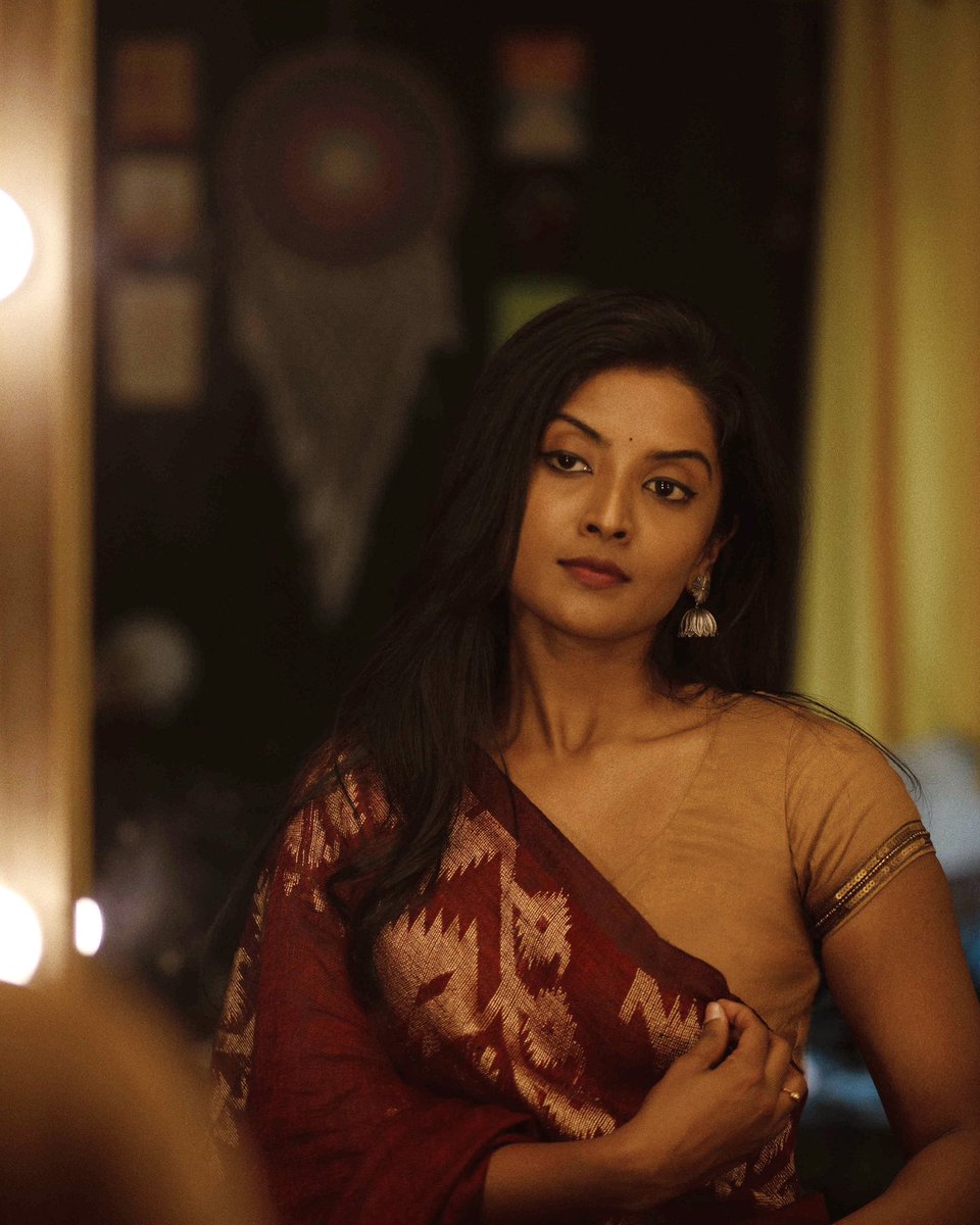 nivedhithaa_Sat's tweet photo. I'm a lookalike of my papa but sometimes I see my mother in my eyes, and I love that. https://t.co/d6HH8beBkU