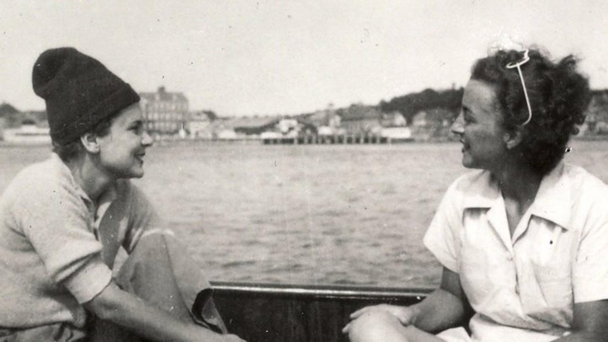 G. Calvocoressi (@rocketfantastic) on Twitter photo This is Elizabeth Bishop and Lota. And now we can all drop dead. This is Elizabeth Bishop and Lota. And now we can all drop dead.