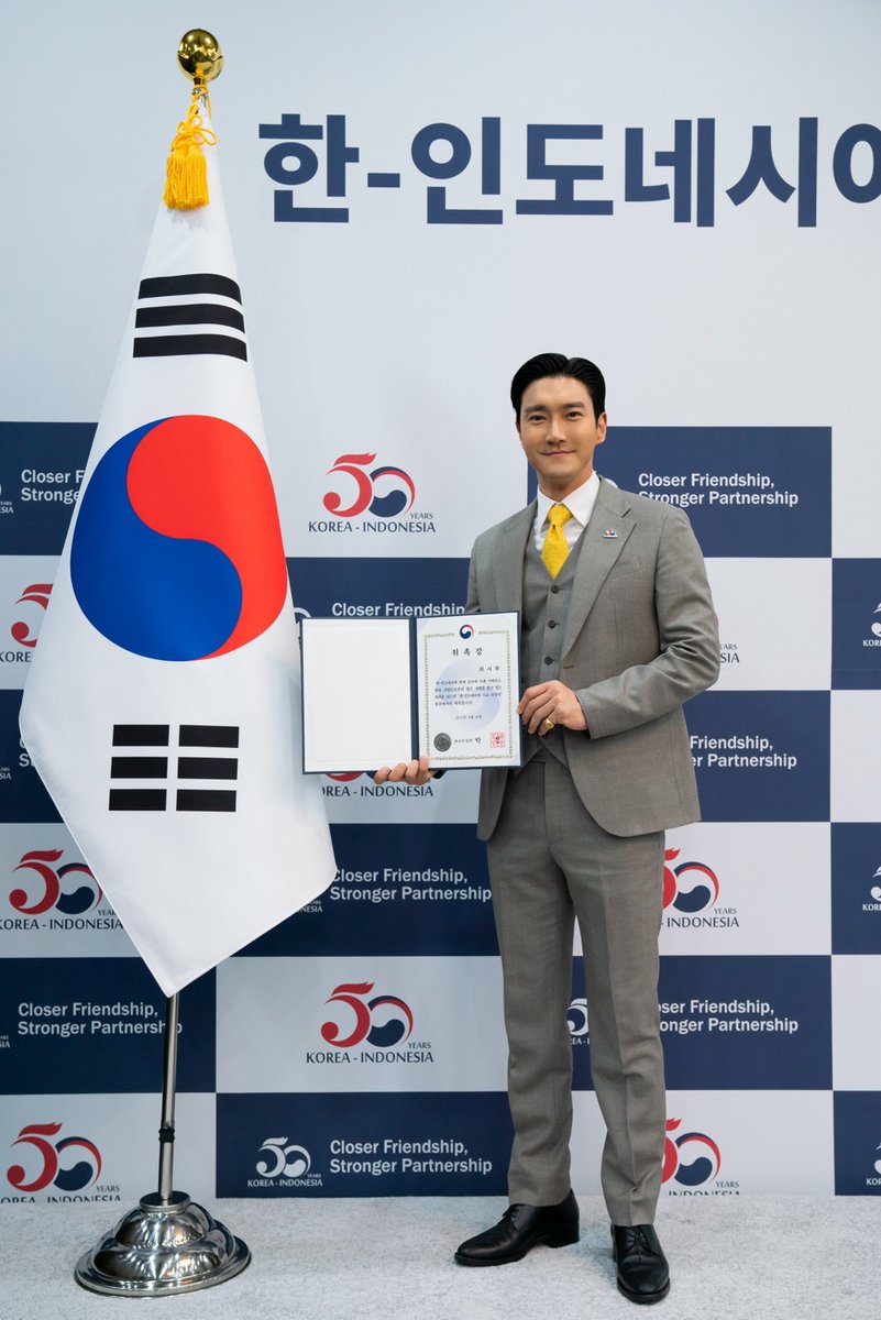 SMTOWN_Idn's tweet photo. SIWON Terpilih Menjadi Duta ‘Hubungan Diplomatik Korea dan Indonesia yang ke-50 Tahun’       

Info lengkap di Official Facebook SMTOWN Indonesia  👉🏻https://t.co/C2jcCtn7zn

@SJofficial 
#SUPERJUNIOR #SIWON https://t.co/sOvwKLi6H6