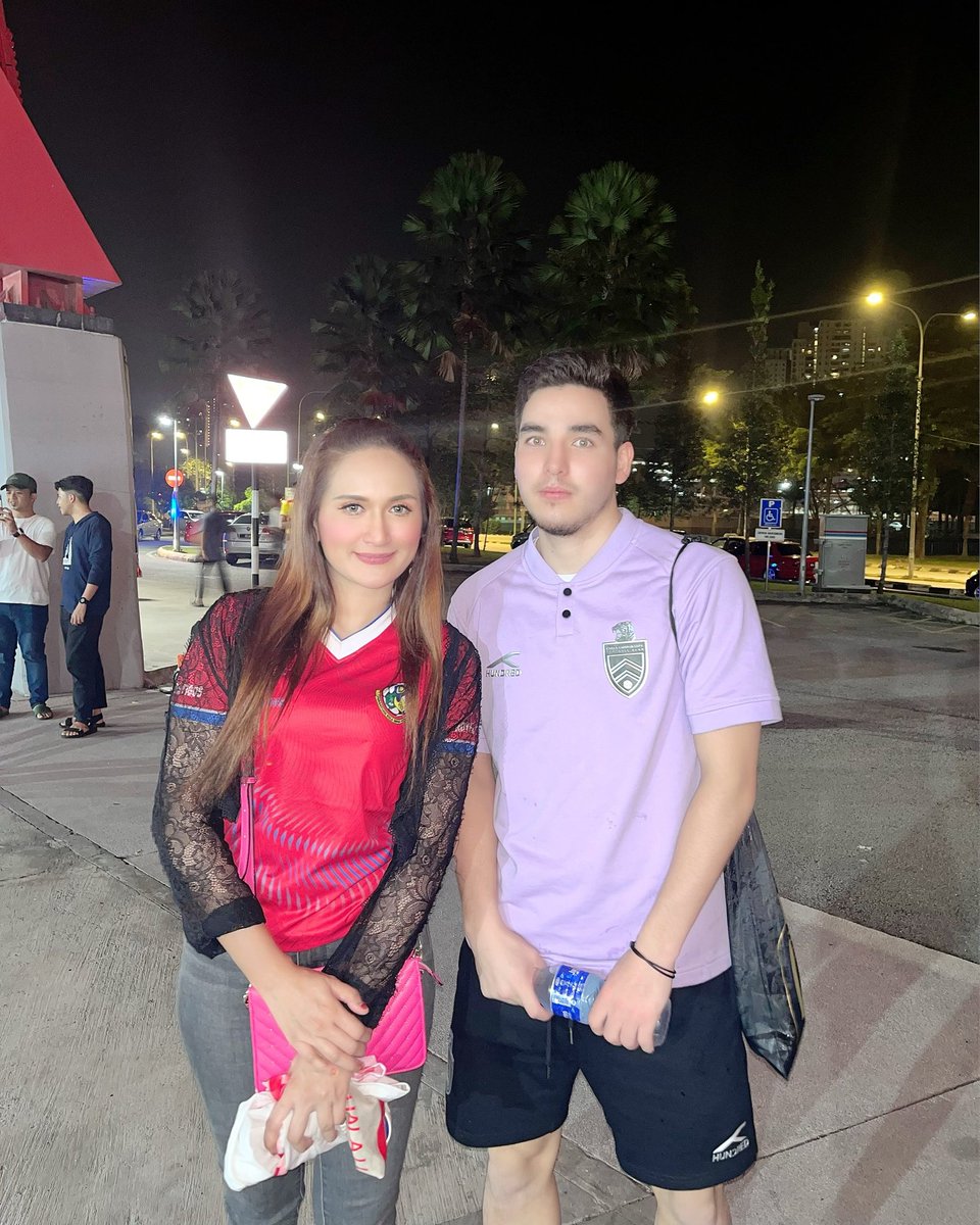nursyuhada_7's tweet image. With Ryan Lambert ☺️☺️

#KualaLumpurSampaiMati #Klcity #KLCityFC #KualaLumpurCityFC #ColouringTheCity