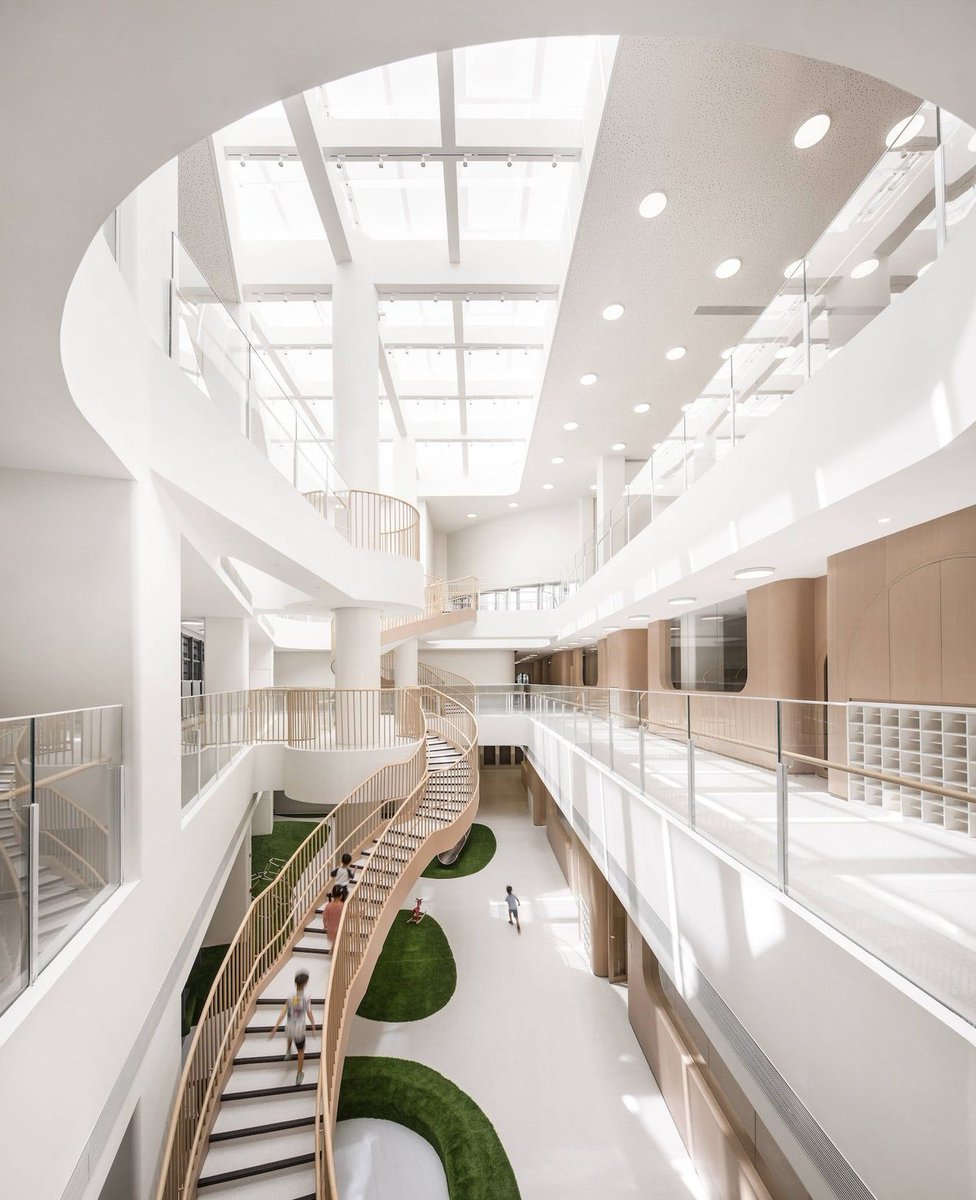 Architizer's tweet image. This design creates an atrium based on the original structure and brings an experience of wandering in the woods. The columns and beams immediately become trees and bridges, creating an imaginative space for students to learn and grow. 
.
Full story: arc.ht/3mcnYMK