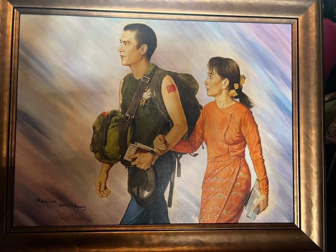 OoKoLinn3's tweet image. ဒေါ်အောင်ဆန်းစုကြည်ရဲ့ သားငယ် #ကင်မ်အဲရစ်ဟာ "Together with Kim" ဆိုတဲ့ ကမ်ပိန်းလေးကနေ ရန်ပုံငွေ စုစုပေါင်း ဒေါ်လာ ၅၅၀၀၀ ကို ရှာဖွေ ကူညီနိုင်ခဲ့တယ်။ ပြီးခဲ့တဲ့နှစ်ကလည်း သူ့ရဲ့ ကိုယ်ပိုင်အနုပညာလက်ရာလေးကနေ ဒေါ်လာ ၁.၇ သန်း ရရှိခဲ့ပါတယ်။

#Aung Kyaw Sint