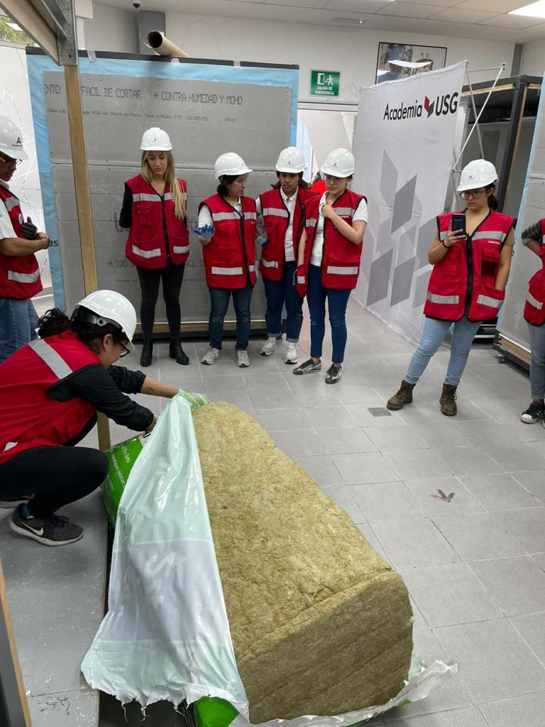 3LotusCo's tweet photo. "Woman in Construction" organizado por Academia #USG y #SUME. El objetivo  fue empoderar a las mujeres en la construcción y compartir las trayectorias de destacadas profesionistas en la industria. #WomenInConstruction #USG #Shelter #3LotusConsulting #EmpoderamientoFemenino https://t.co/na1WNlK4yQ