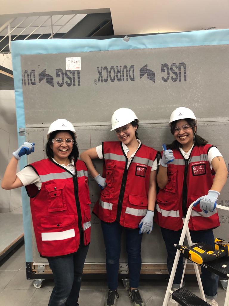 3LotusCo's tweet photo. "Woman in Construction" organizado por Academia #USG y #SUME. El objetivo  fue empoderar a las mujeres en la construcción y compartir las trayectorias de destacadas profesionistas en la industria. #WomenInConstruction #USG #Shelter #3LotusConsulting #EmpoderamientoFemenino https://t.co/na1WNlK4yQ